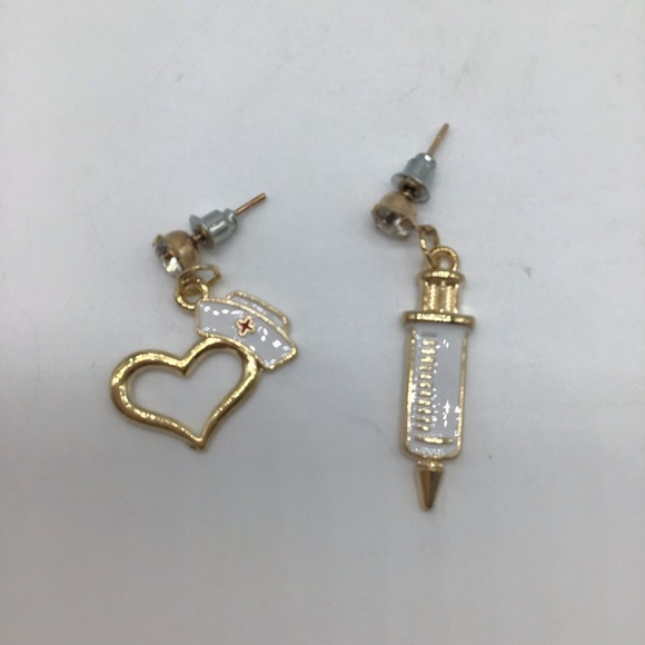 NEW syringe&nurse heart hat asymmetrical earrings - Picture 3 of 16